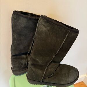 UGG Women's Black Winter Boots, Size 7